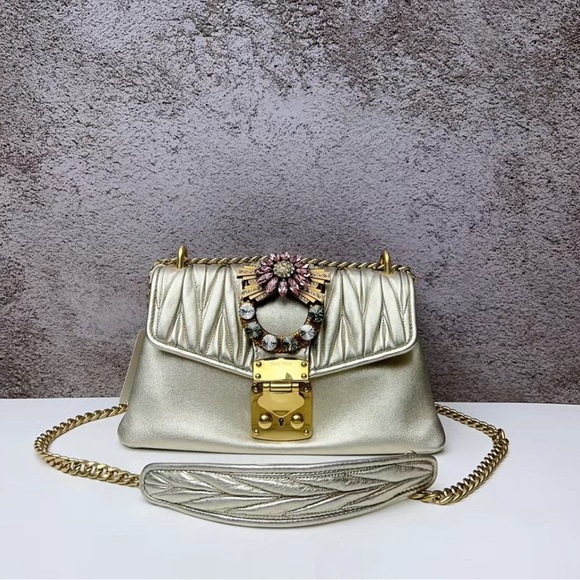 MIUMUI Gold Crossbody Bag with Chain Strap and Quilted Texture - Picture 1 of 6
